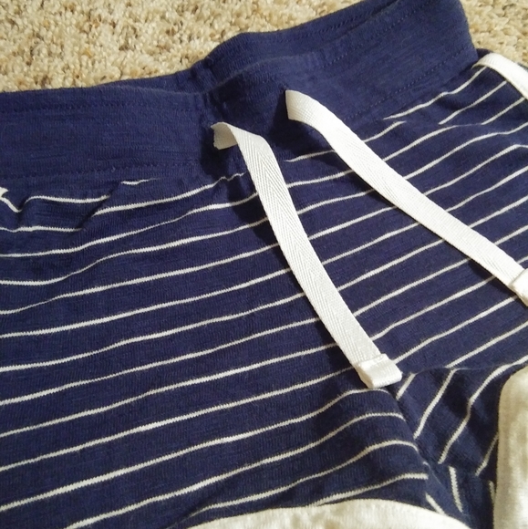 💜Baby girl blue and white striped shorts - Picture 2 of 4